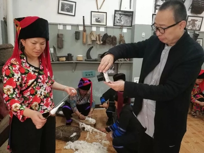 两会聚焦 民族地区传统工艺扶贫新路径——互联网赋能民族手工艺品销售